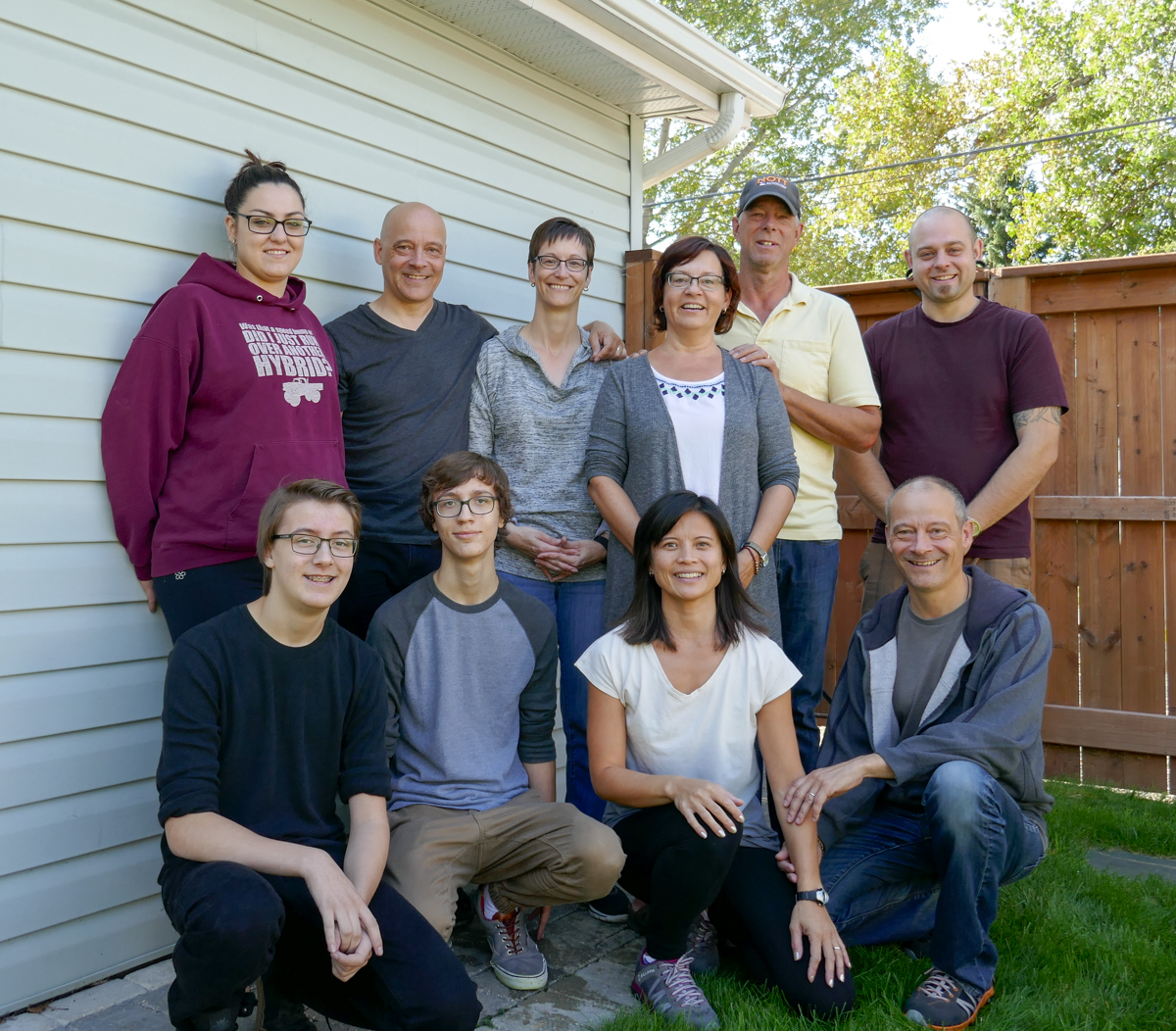 Gregor’s side of the family. Top row: Niece Tess, brother Gerald and his wife Marnie, Gesine and Reg, and Nephew Justin. Bottom row: Nephews Ryan and Jared with me and Gregor.